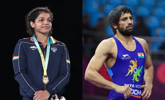 Watch: Indian wrestlers get a roaring welcome at the Delhi airport after successful Commonwealth Games campaign