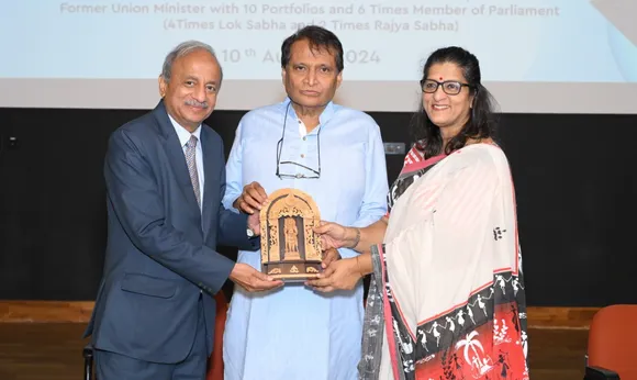 Hon . Shri Suresh Prabhu Visite MU & MSAP pic 2.jpg