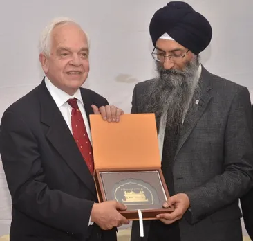 DataWind Signs MoUs with Govt of Canada, Carleton University and AK Education