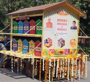 Nitin Gadkari Flags off KVIC's Apiary on Wheels