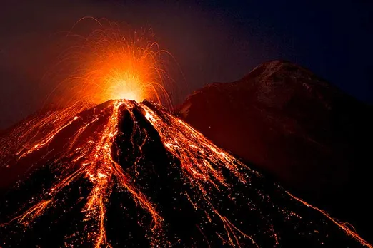 Etna volcano (Italy): eruption intensifies, possibly heading towards a  paroxysm / VolcanoDiscovery