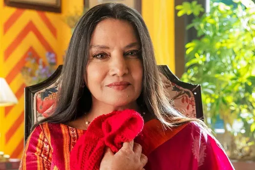 kiss | Shabana Azmi on her kiss with Dharmendra in Rocky Aur Rani Kii Prem  Kahaani: 'Why can't a strong woman be a romantic person as well?' -  Telegraph India