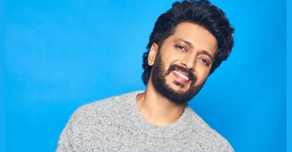 Riteish Deshmukh makes a Bollywood-style entry on MX TakaTak