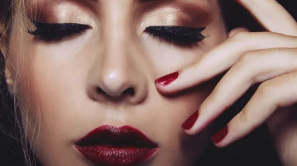 Glam eye makeup looks by beauty bloggers to give you that edge for your next party