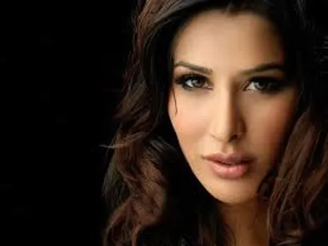 Interview with Ms.Sophie Choudry on Social Media