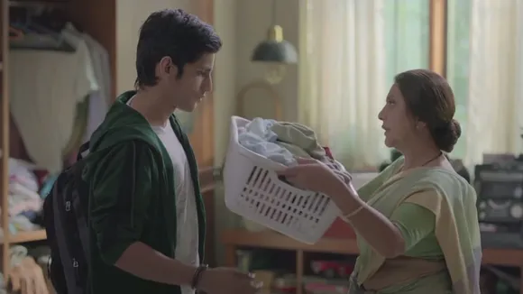 Ariel is back with #ShareTheLoad - this time sharing a message with Sons