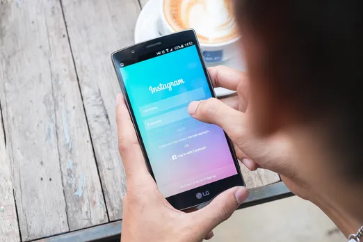 Instagram gets videos to its carousel ad format