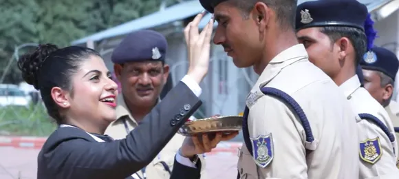 GoAir surprises CRPF Jawans with a thoughtful gesture this Raksha Bandhan