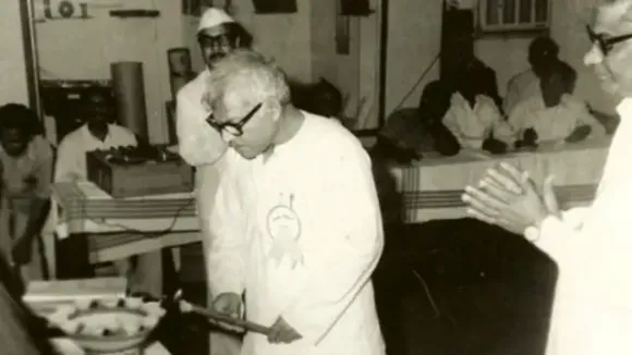 कर्पूरी ठाकुर को भारत रत्न: बिहार के कद्दावर नेता कैसे बने थे जननायक - BBC  News हिंदी