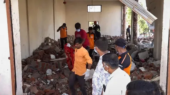 Gujarat Banaskantha Blast Updates Palanpur Police arrest firecracker godown owner near Deesa casualties rescue