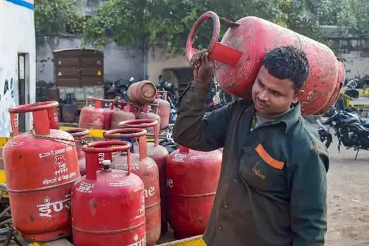 LPG Subsidy: गैस सिलेंडर पर कितने रुपये और कैसे मिलेगी सब्सिडी? यहां चेक  करें पूरी जानकारी - News18 हिंदी