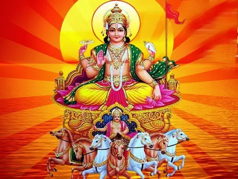 The festival of Surya worship today increases the age by giving holy bath  and offering Arghya, Shri Krishna had also got his son done Surya worship.  | सूर्य उपासना का पर्व आज: