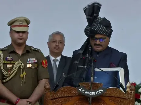 मंत्री पद की शपथ लेते जावेद अहमद राणा।
