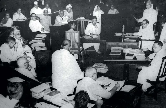 चित्र:A Constituent Assembly of India meeting in 1950.jpg - विकिपीडिया