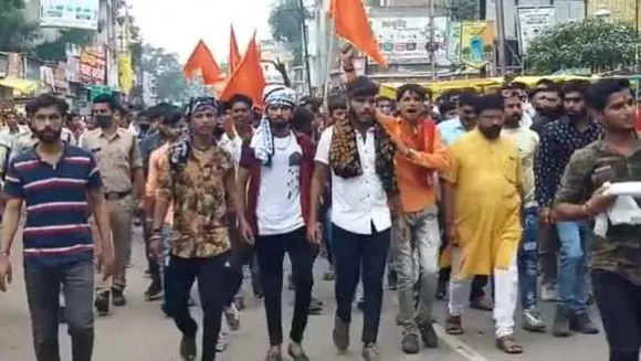 खरगौन: हिंदू संगठनों के प्रदर्शन पर पथराव, पुलिस ने लाठीचार्ज करके खदेड़ा, दुकानें बंद

