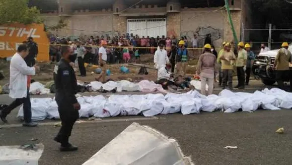 मैक्सिको में मातम: प्रवासियों से भरे ट्रक की टक्कर, 54 लोगों की मौत, 50 से ज्यादा घायल
