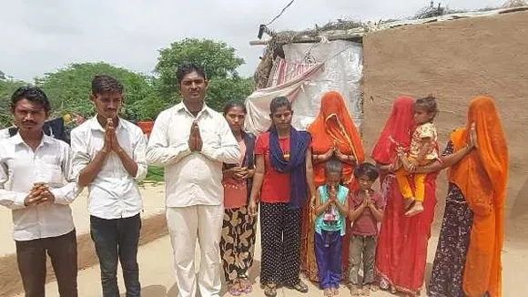 इतनी बदसलूकी: पाक से आए हिंदू परिवार को झेलनी पड़ रही जिल्लत, आत्महत्या की धमकी