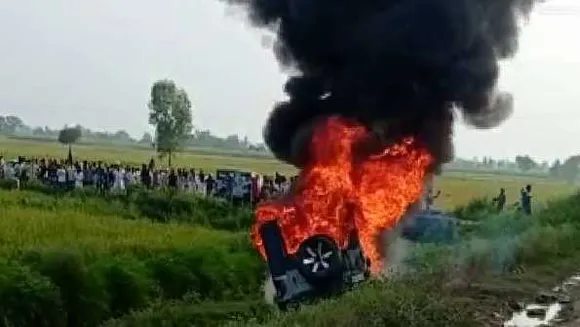 UP: गृह राज्य मंत्री के बेटे ने प्रदर्शन कर रहे किसानों को कार से कुचला, 4 की मौत, भीड़ ने गाड़ी जलाई