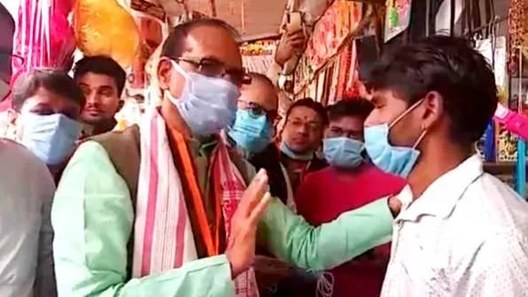कोरोना के लिए ‘रोको-टोको’: CM ने सलकनपुर में वैक्सीनेशन के बारे में पूछा, मास्क बांटे