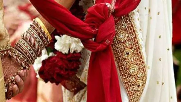 ये क्या है..!: विवाह योजना से पैसे पाने के लिए भाई-बहन ने रचाई शादी, फोटो से हुआ खुलासा 
