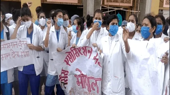 नर्सें-डॉक्टर मानेंगे?: 12 सूत्रीय मांगो को लेकर 5 दिन से हड़ताल जारी, कल सुलह की उम्मीद