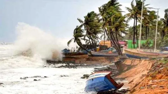 गुलाब चक्रवात: आंध्र-ओडिशा से आज टकरा सकता है तूफान; भारी बारिश की चेतावनी
