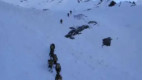 चमोली में हिमस्खलन: त्रिशूल पर्वत पर चढ़ाई करने जा रहे नौसेना के 5 जवान और एक पोर्टर लापता