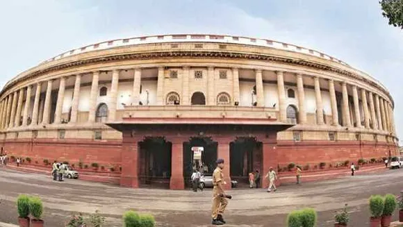 संसद: LS में चुनाव सुधार बिल पास, इससे जुड़ी 10 बातें, सांसदों की माफी पर अड़ी सरकार