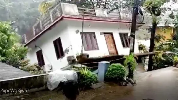 आफत: केरल में भूस्खलन से 27 की मौत, घर बहा; उत्तर भारत में भारी बारिश का अलर्ट