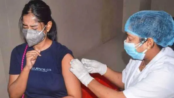 वैक्सीनेशन में नई उपलब्धि: भारत में 90 करोड़ वैक्सीन डोज दी गईं- स्वास्थ्य मंत्रालय