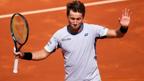 Casper Ruud beats Tomas Etcheverry in two straight sets to qualify for second consecutive ATP final