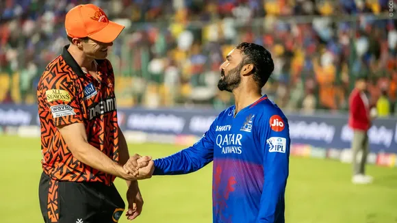 IPL 2024: 'This is peak IPL madness' - Twitter goes crazy as SRH beat RCB by 25 runs in historic high-scoring thriller