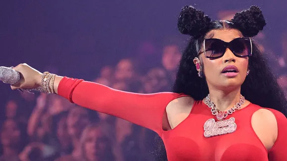 WATCH: Crowd throws bracelet at Nicki Minaj during a concert, here is how singer responded!