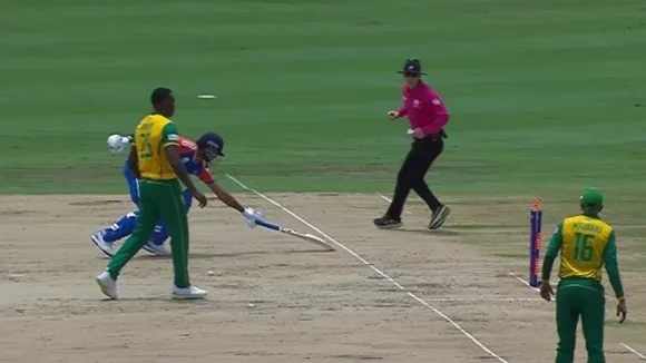 WATCH: Quinton De Kock pulls off smart run-out to dismiss Axar Patel for 47