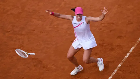 Iga Swiatek beats Aryna Sabalenka in two straigh sets to secure third Italian Open title and second consecutive WTA 1000 title
