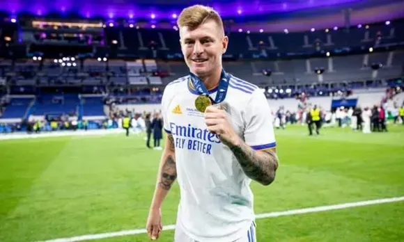 WATCH : Supporters in Wembley stadium stand to bid farwell to Toni Kroos during UEFA Champions League final