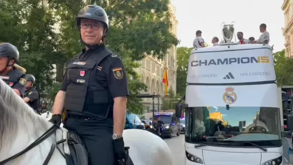 WATCH: Dani Carvajal's father guides Real Madrid's UCL victory parade bus
