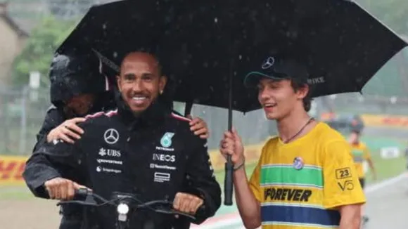 Kimi Antonelli with Lewis Hamilton 