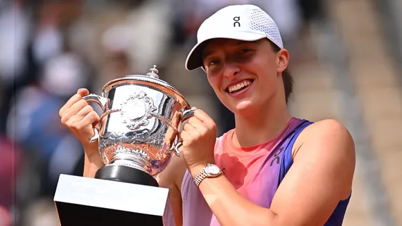 Iga Siwatek wins her fourth Roland Garros title; her third in a row - sportzpoint.com