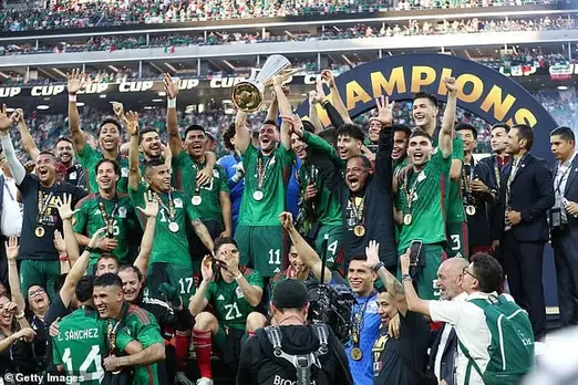 Mexico defeat Panama in the last minutes of the game to win the CONCACAF Gold Cup title