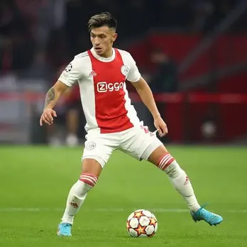 Latest Transfer News: Manchester United confident to sign De Jong for lower price, Lisandro Martinez bid placed by Arsenal