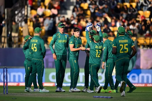 Van der Dussen shines as South Africa win by 5 wickets against Afghanistan in group stage
