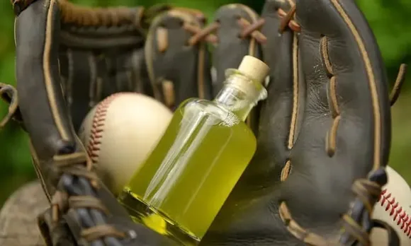 How To Oil A Baseball Glove?