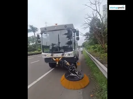 Mechanical Sweeper At Navi Mumbai Road