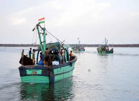 ராமேஸ்வரம் மீனவர்கள் மீது துப்பாக்கி சூடு : டி.எஸ்.பி. தலைமையில் விசாரிக்க ஐகோர்ட் உத்தரவு