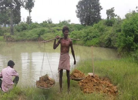 27 வருடங்களாக யார் உதவியுமின்றி குளம் வெட்டி கிராமத்தின் குடிநீர் பஞ்சத்தை போக்கிய தனி ஒருவன்