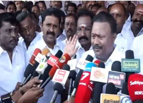 "இப்போது தான் தூங்கி எழுந்தேன்; ரெய்டு குறித்து ஒன்றும் தெரியாது" - அமைச்சர் திண்டுக்கல் சீனிவாசன்