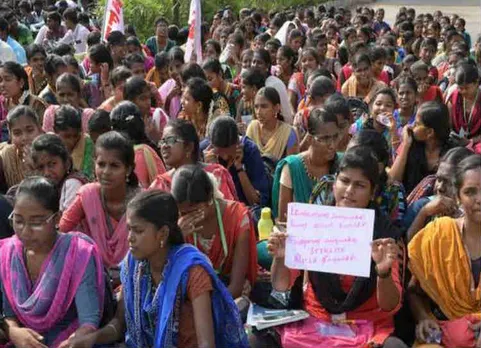 ”காப்பர் உங்களுக்கு.. கேன்சர் எங்களுக்கா???” சுட்டெரிக்கும் வெயிலிலும் மாணவிகளின் தர்ணா போராட்டம்!