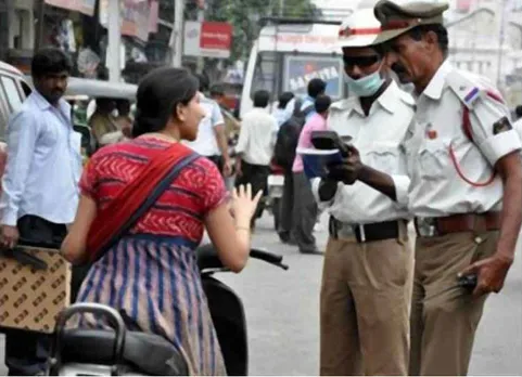 ”லைசன்ஸ் இல்லாமல் தான் வண்டி ஓட்டுவேன் என்ன செய்ய முடியும்”..  ட்ராபிக் போலீசை அலற வைத்த பெண்!