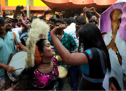 Petta Movie Celebrations : இது ரஜினி பராக்... குத்தாட்டம் போடும் ரசிகர்கள்...